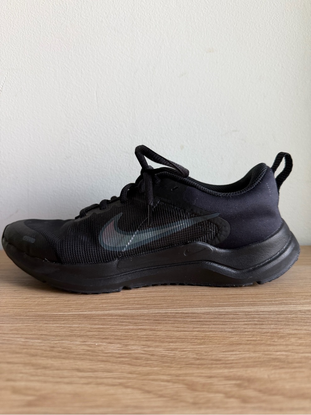 Nike Youth Black Low-Top Athletic Sneakers